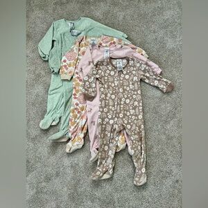 Baby/Toddler Girl - Set of 5 Gerber Fleece, Footed Pajamas with two-way zipper